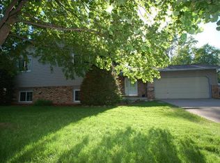 9815 Deerwood Ln N, Maple Grove, MN 55369