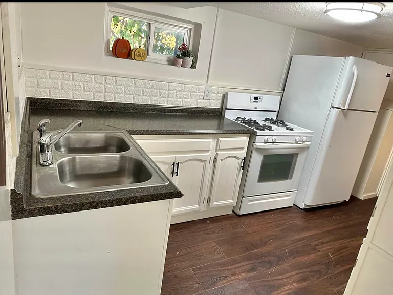 175 S Main St #B — Photo 17