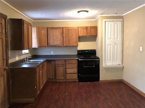 5th image of 125 San Saba Ave