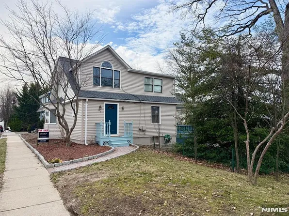 80 Roosevelt Ave, Bergenfield, NJ 07621