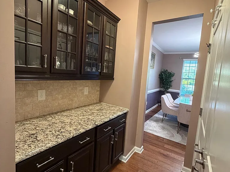 5733 Hurkett Ct — Photo 4