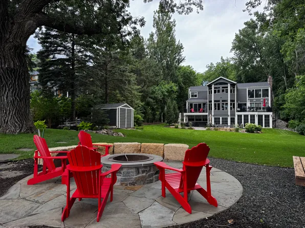 5175 Queens Cir, Greenwood, MN 55331