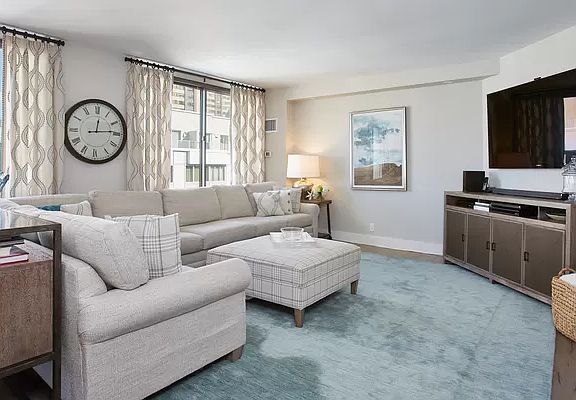 4th image of 44 W 62nd St #29B
