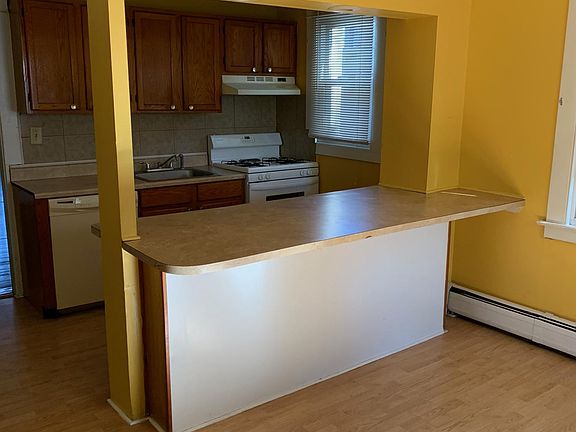 4th image of 818 Edgewood Ave