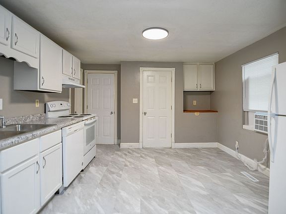3rd image of 320 N Ashland Ave