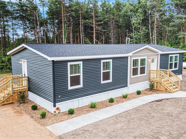 9114 Jones Rd, Howard City, MI 49329