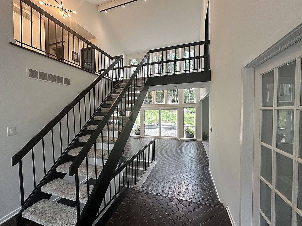 2nd image of 18 Thornwood Dr