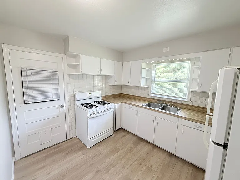 5403 Booth Ave — Photo 2
