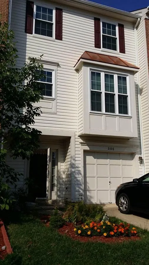 3 bed, 2050 sqft, $2,975 — Photo 2