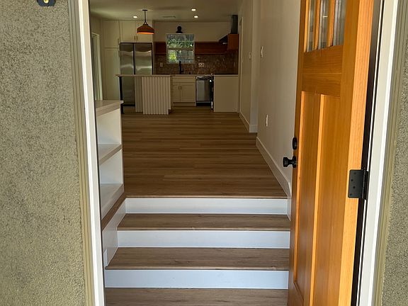 2nd image of 3815 Fernwood Ave