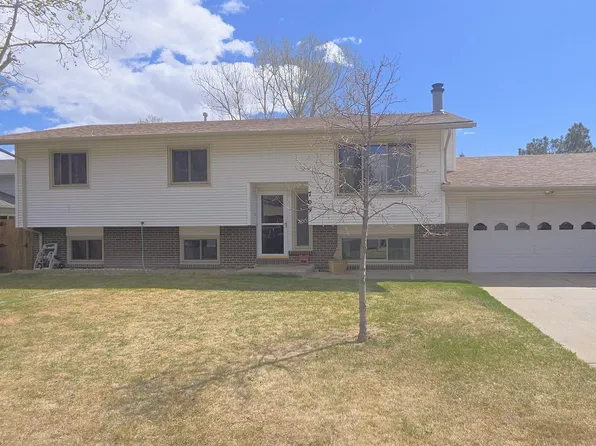 709 Phoenix Dr, Cheyenne, WY 82001