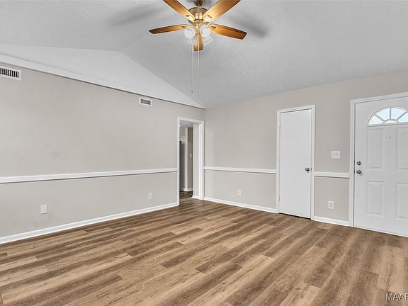3rd image of 2208 Briar Gate Dr