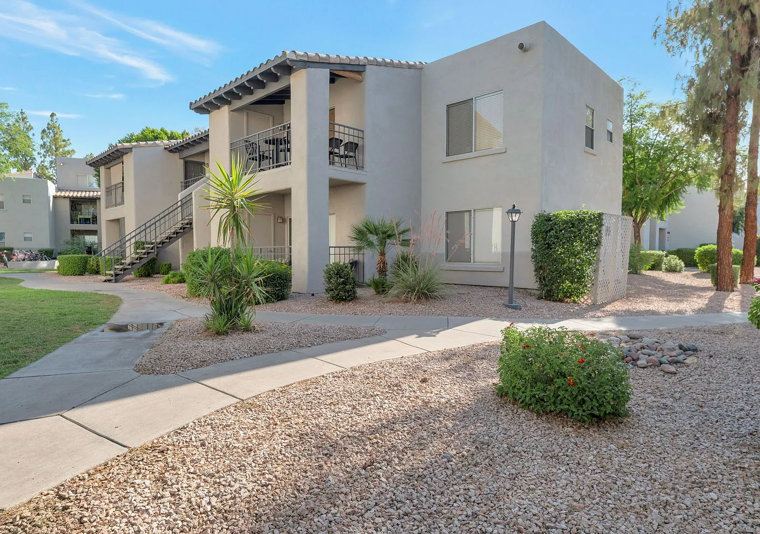 Fully Furnished 2-Bedroom Home in Prime Scottsdale Location — Photo 1