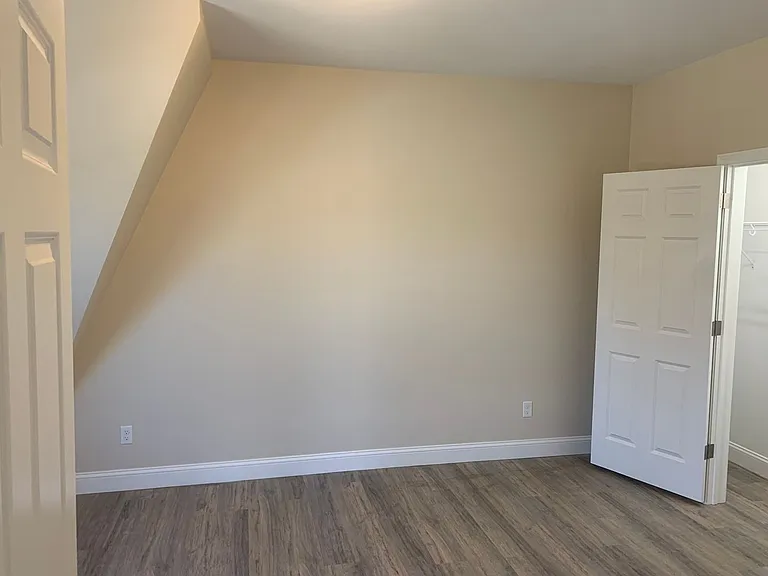 129 Kenoza Ave — Photo 17