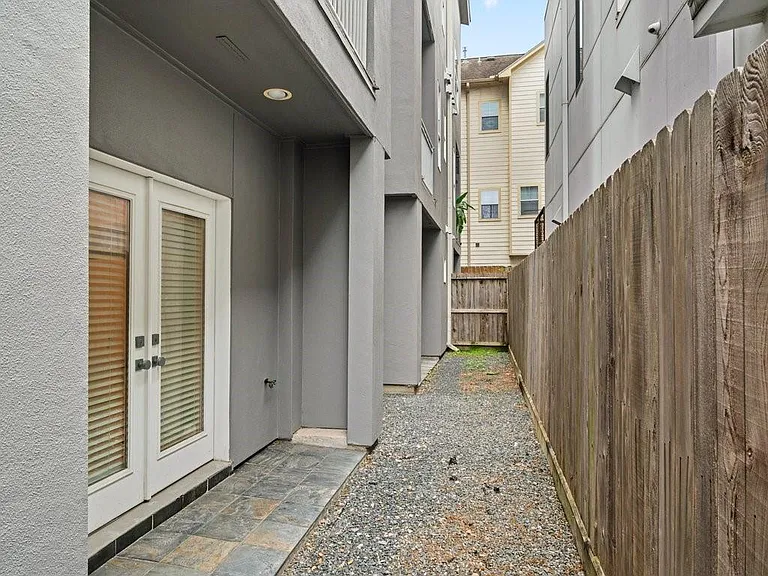 1804 Prospect St — Photo 12