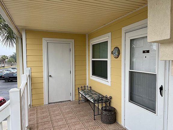 Font door and laundry room