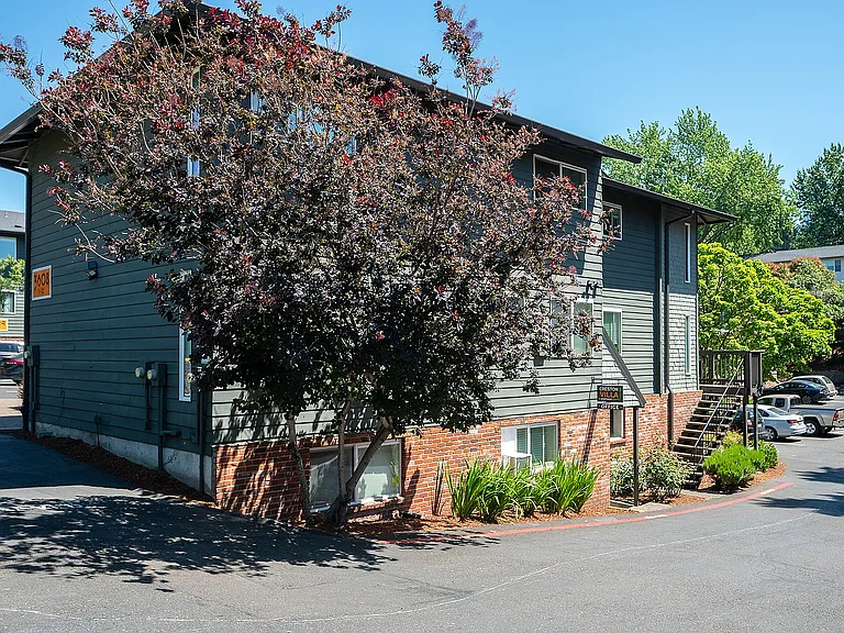 Creston Villa — Photo 5