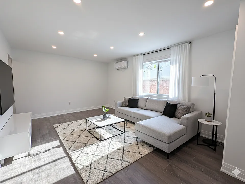 184 Ottawa St S #UPPER