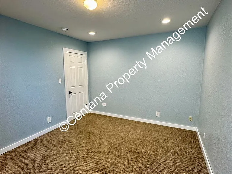 917 W Woolman St — Photo 14