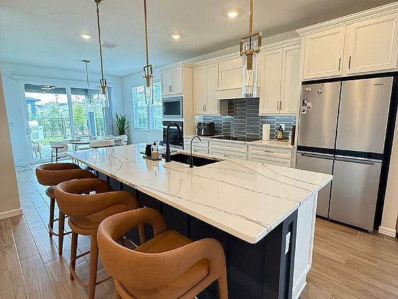 4th image of 3158 Voyager Ave