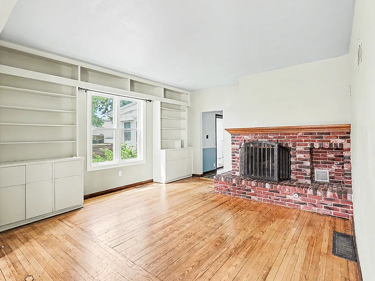 1203 Main St — Photo 12