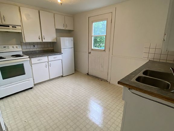 4th image of 166 Dennis St Unit 2