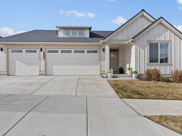 3843 NE Oakside Loop, Bend, OR 97701