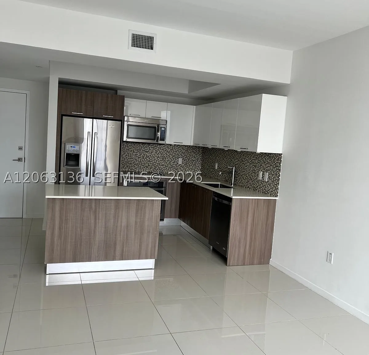 1 bed, 1.0 bath, 698 sqft, $2,600 — Photo 2