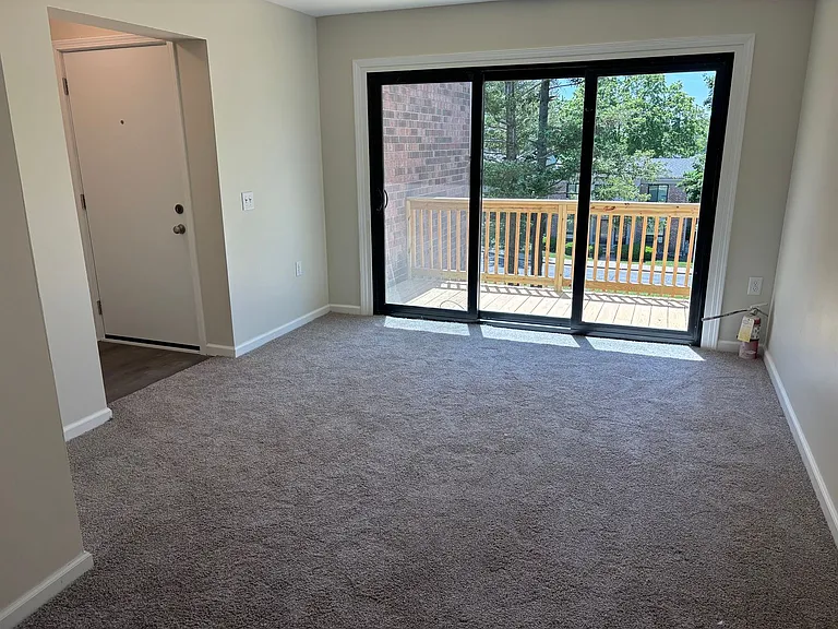 6225-6235 Lincolnshire Ln SE — Photo 14