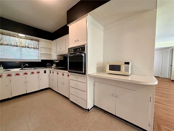 5th image of 919 West Ave #G