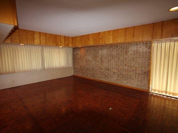 5th image of 15 Orchard Dr