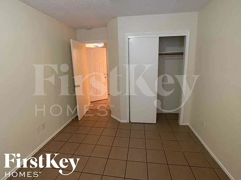 18614 Seaton Dr — Photo 17