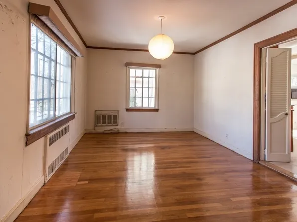 186-18 Cambridge Road image 4 of 12