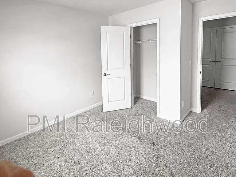 671 Rolling Fields Dr — Photo 16