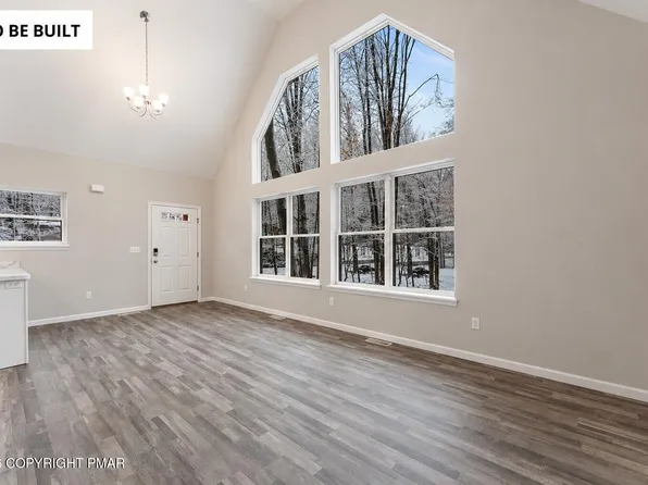 284 Mallard Ln, Bushkill, PA 18324