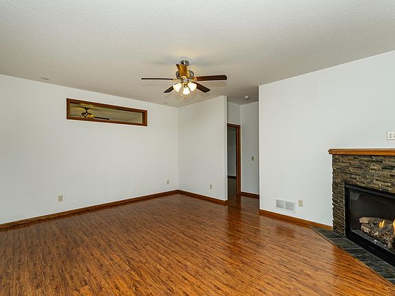 5th image of 645 Ashley Ln SE