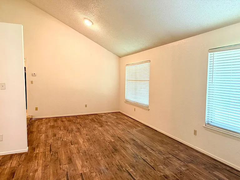 108 Stone Canyon Ct — Photo 4