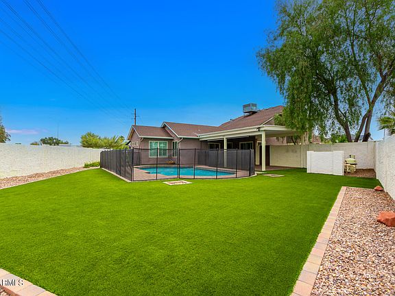 3rd image of 426 S LAVEEN Drive