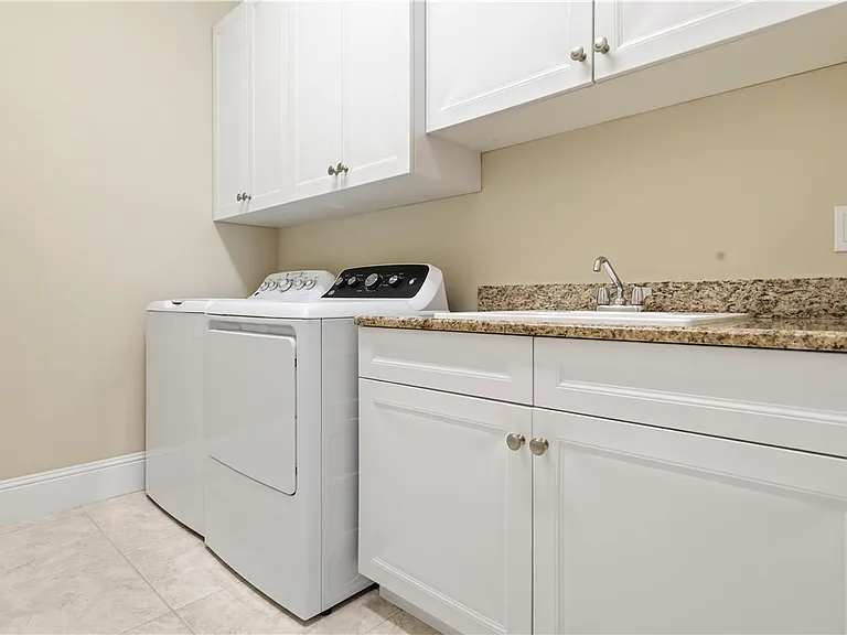 2030 Bridgepointe Cir #112 — Photo 23