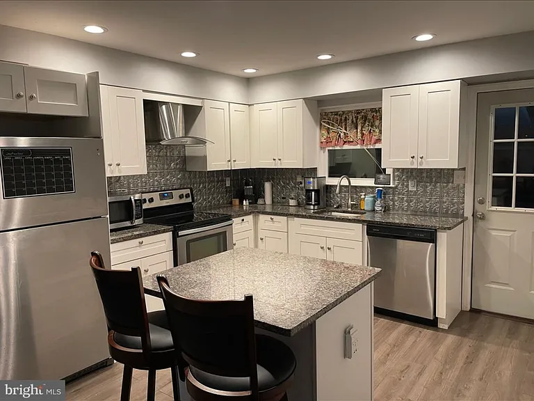 Sandra Dr — Photo 2
