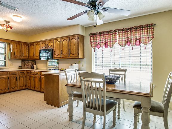 5th image of 1106 De Pauw Dr