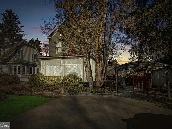2nd image of 474 Parkway Ave