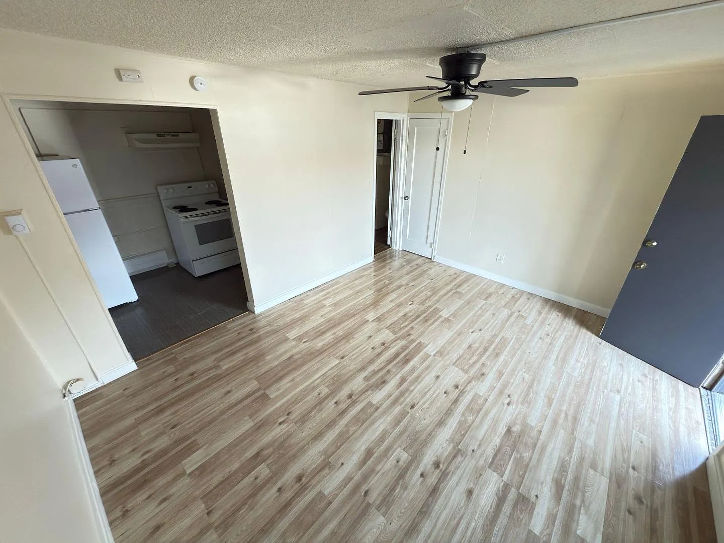 9632 Aurora Ave N - Unit 4 — Photo 3