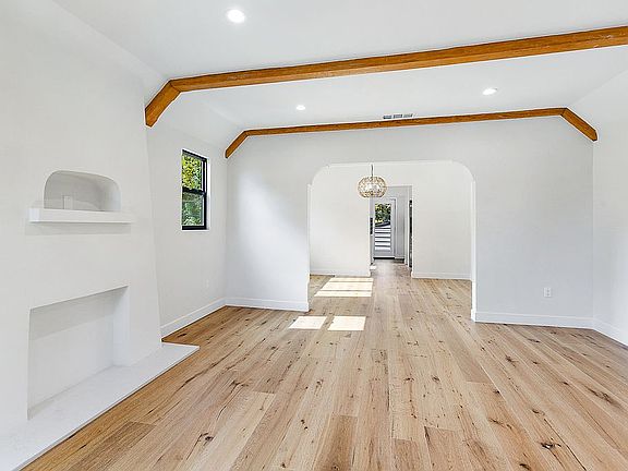 4th image of 3868 Edenhurst Ave #1/2