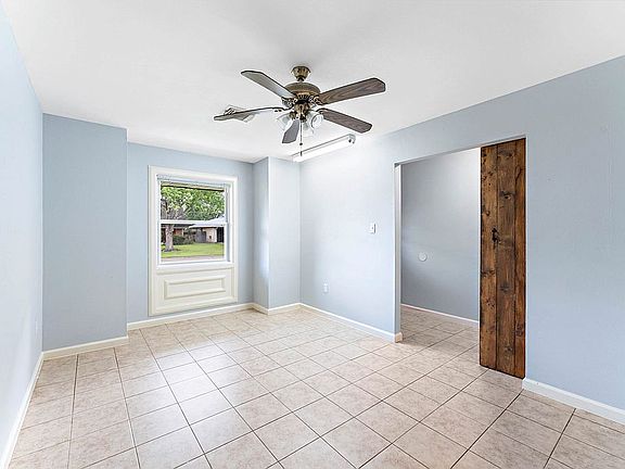 5th image of 2103 Williamsburg Ct N