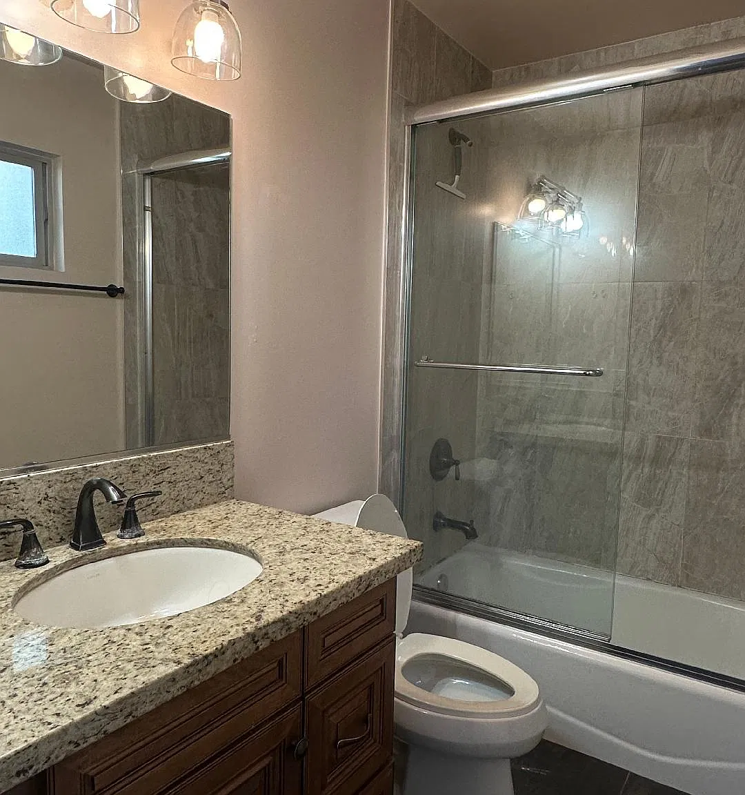 4 bed, 2056 sqft, $4,800 — Photo 3