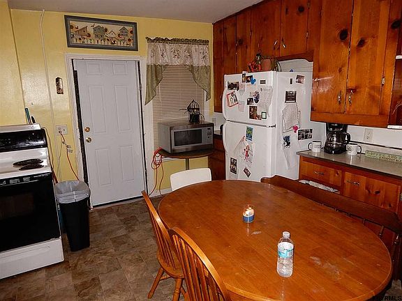 3rd image of 90 Hudson Ave