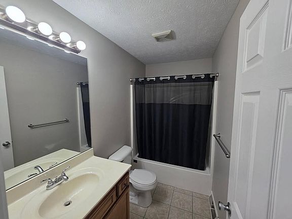 4th image of 133 Chase Way #B
