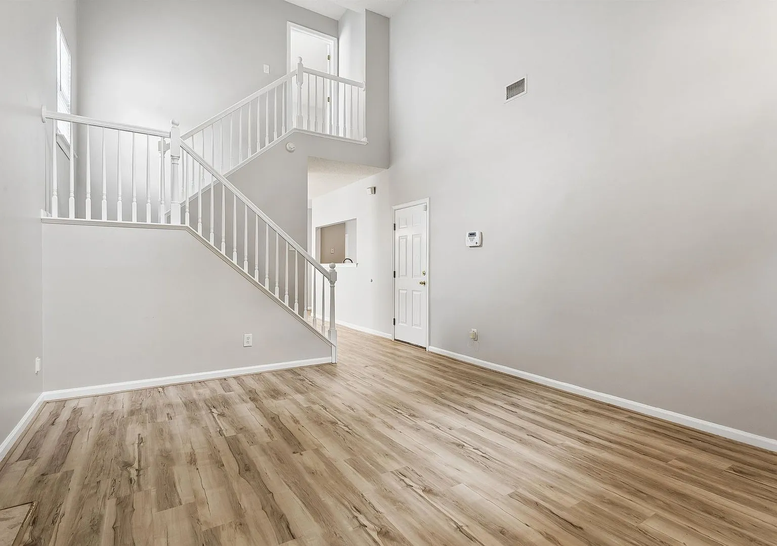 3 BR 3 BA Townhouse — Photo 3