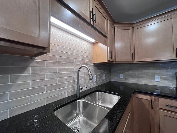 3rd image of 4847 Woodland Park Dr #8